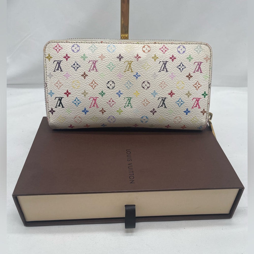 LOUIS VUITTON
Monogram Multicolor Zippy Wallet White Litchi